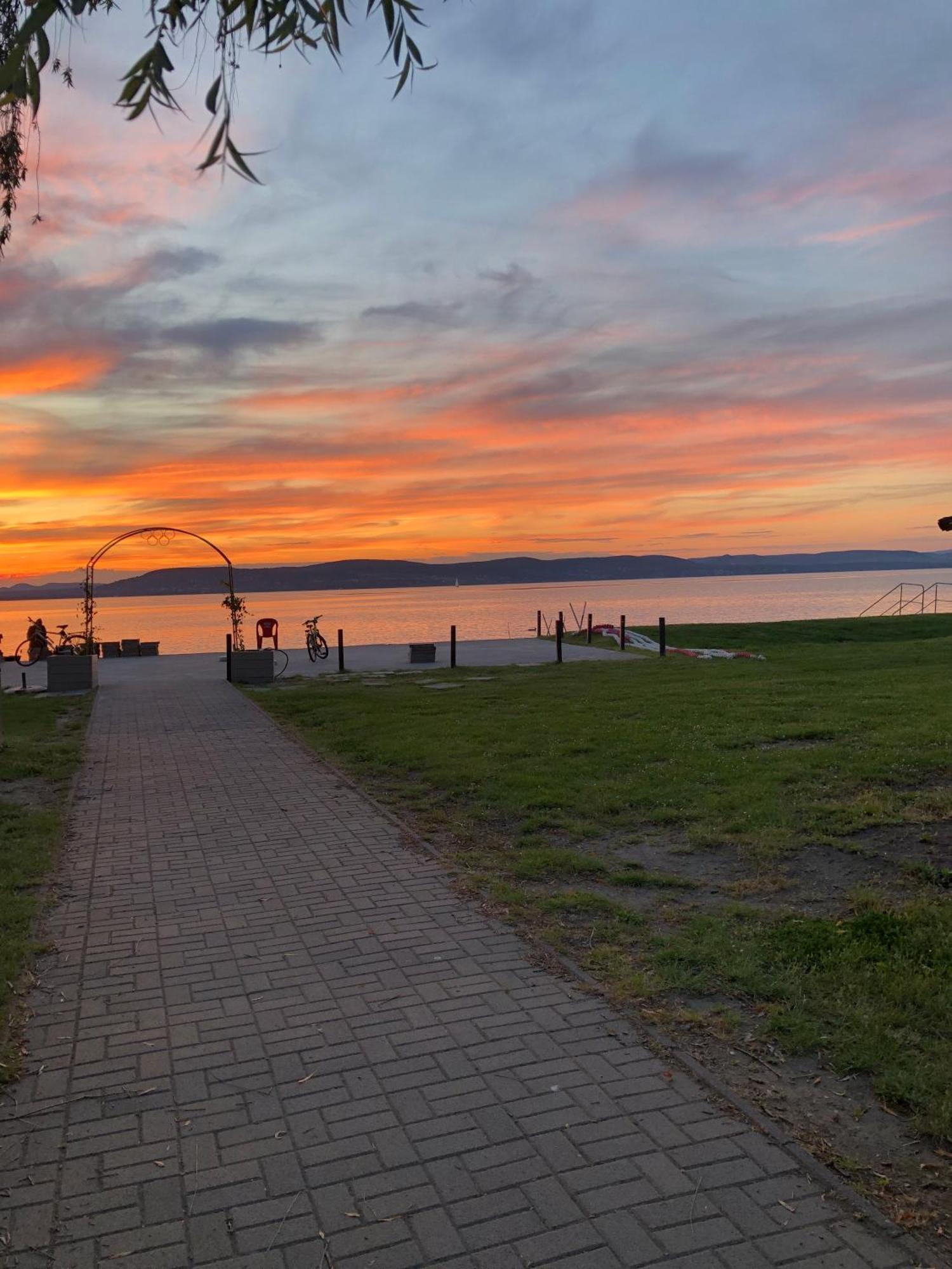 Ferienwohnung Luz Del Sol Balatonlelle Exterior foto